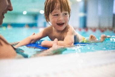 Anfänger-Schwimmkurs ab 4 Jahren mit Eltern